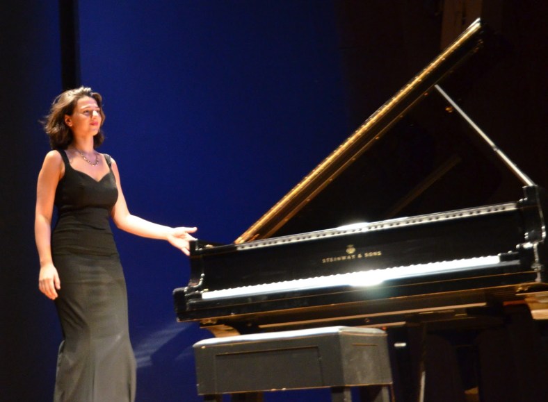 Khatia Buniatishvili durante il concerto alla Liederhalle