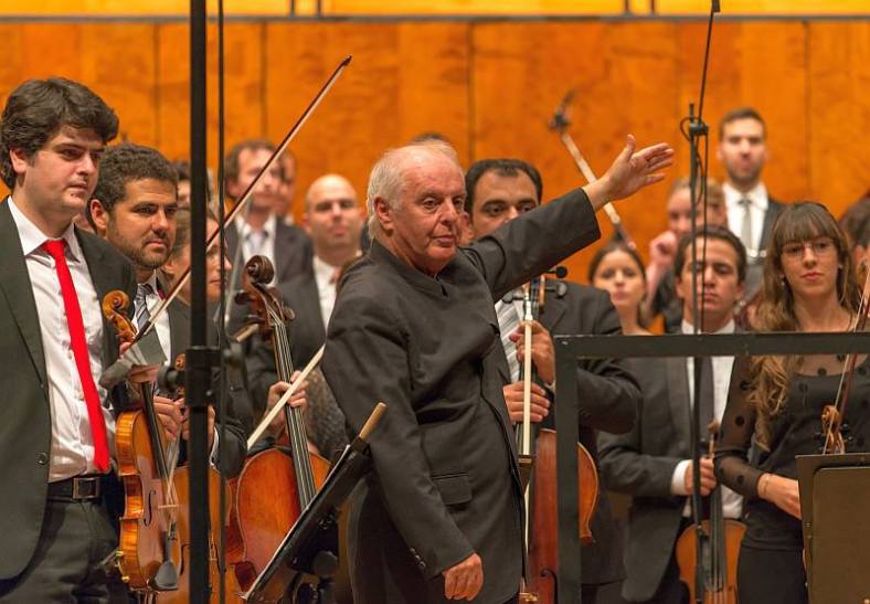Daniel Barenboim e la West-Eastern Divan Orchestra. Foto ©Holger Schneider