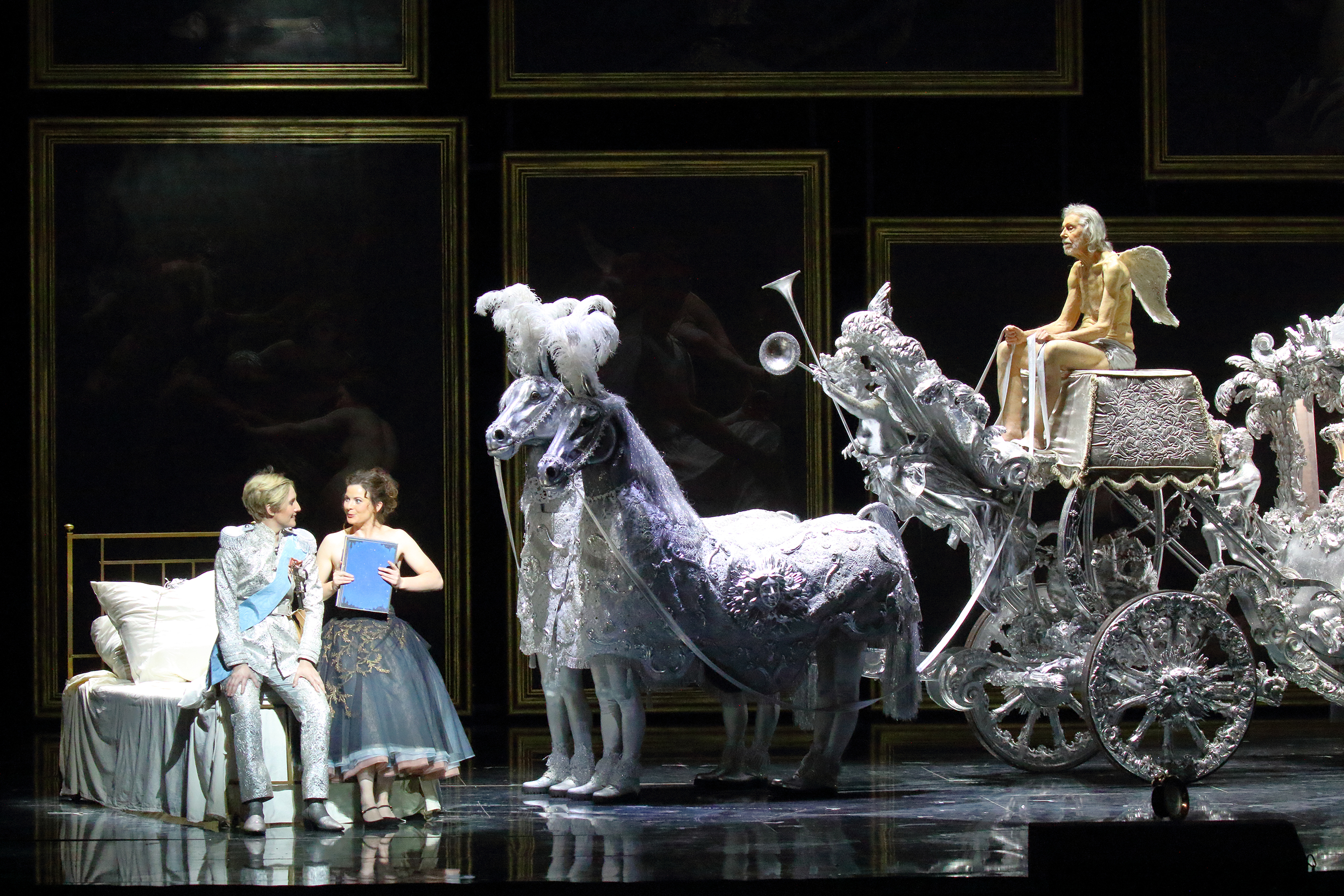 Der_Rosenkavalier_2022_M._Petersen_L.Redpath_Amor_c_W._Hoesl