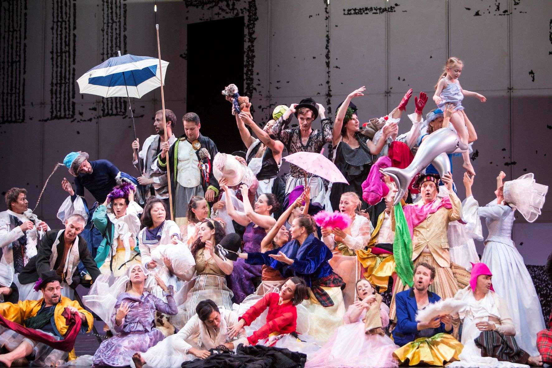 sasha_waltz__guests_in_dido_and_aeneas_copyright_by_bernd_uhlig